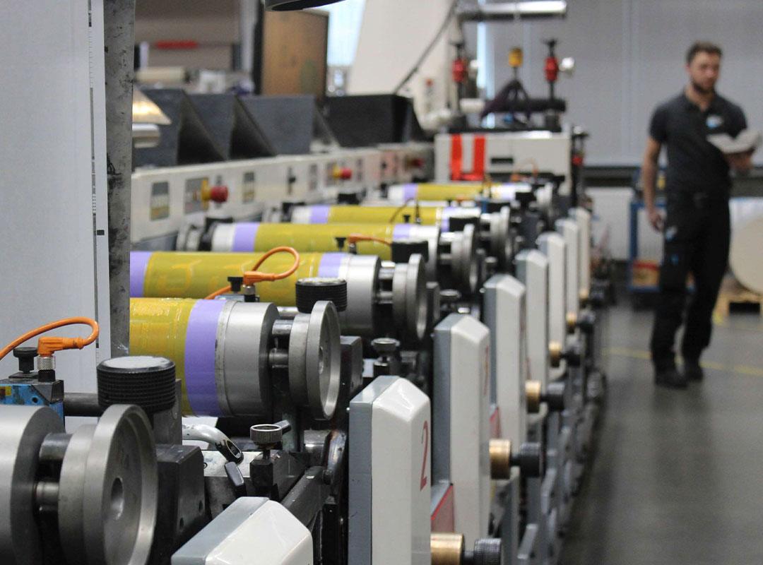 تاثیر شگفت‌انگیز چاپ افست بر برندینگ لوکس: تجربه‌ای از دل آرتا چاپ