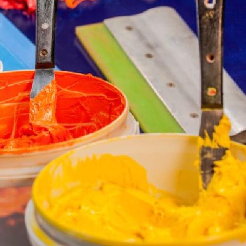 چرا انتخاب نوع جوهر در چاپ مهم است؟ راهنمای انتخاب بهترین چاپخانه خیابان اتحاد